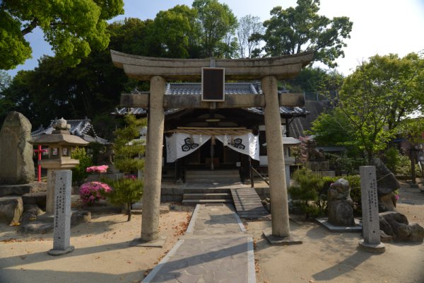 厳島神社：鳥居と拝殿