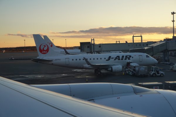 JAL0516便の機内から