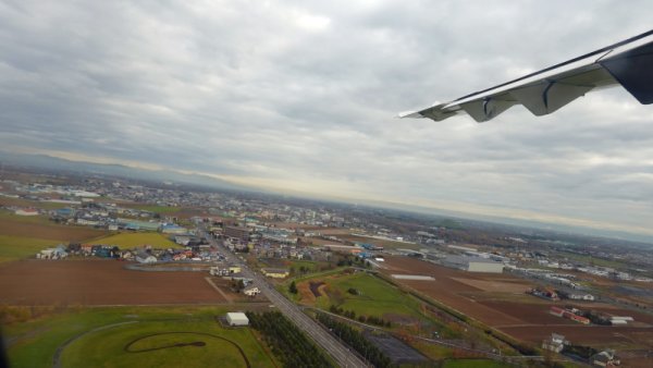 丘珠空港の敷地境界を上昇中