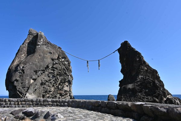 鹿岡鼻(2)：夫婦岩