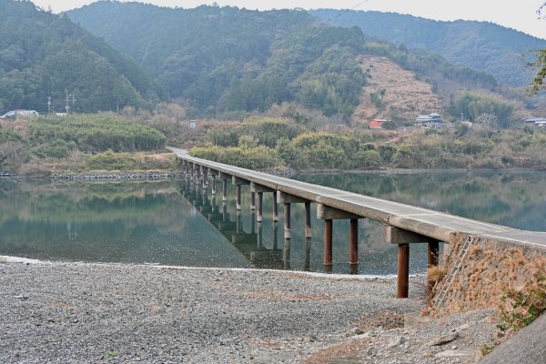 三里の沈下橋