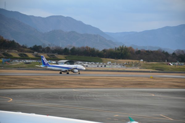 高松空港(3)：離陸するANA