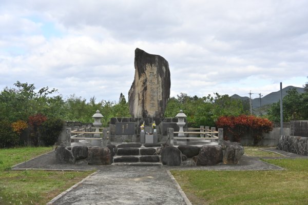 浅間陸軍飛行場跡(1)：特攻平和慰霊碑