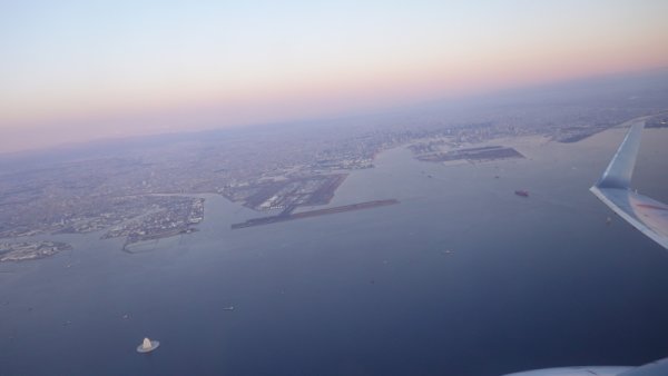 JAL0641便の機内から：羽田空港