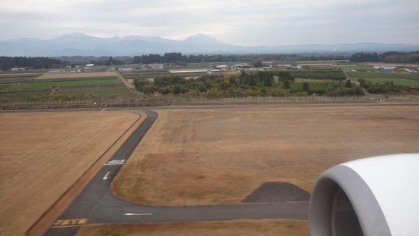 JAL0641便の機内から：鹿児島空港