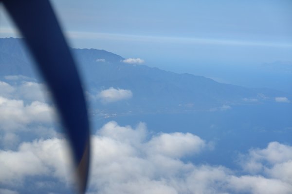 JAL3740便の機内から：屋久島