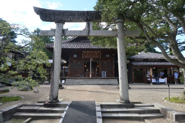 鶴ヶ丘城址(3)：荘内神社