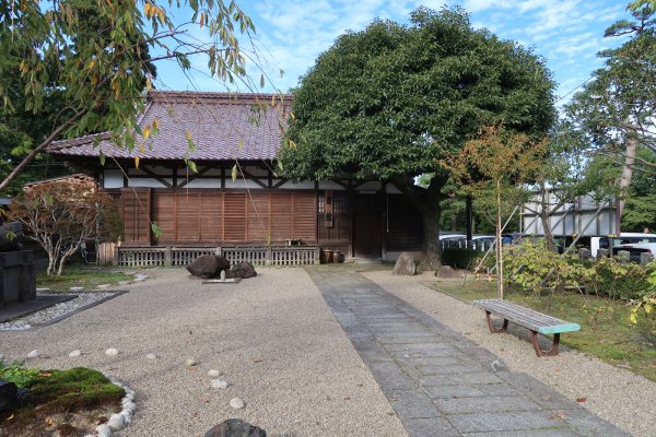 鶴ヶ丘城址(4)：荘内神社