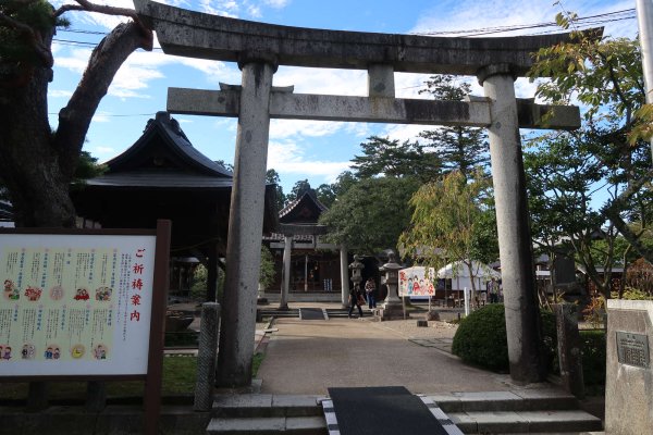 鶴ヶ丘城址(5)：荘内神社