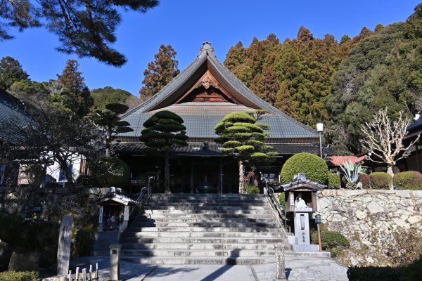 瑠璃光寺：本堂