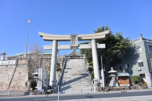 亀山八幡宮：鳥居