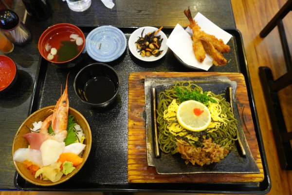 ２日目の昼食：からと御膳