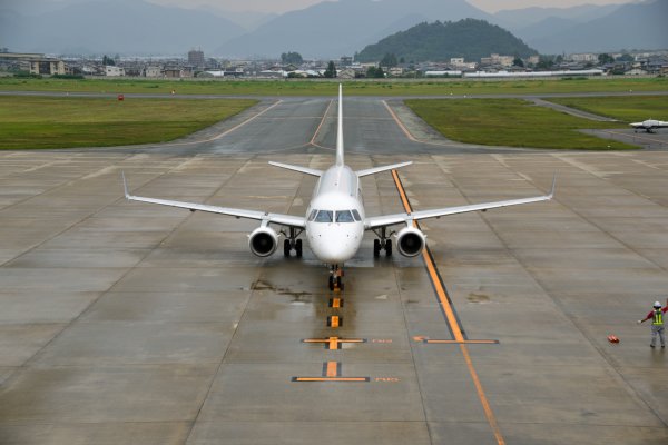 おいしい山形空港(6)：J-AIR到着