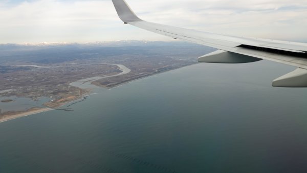 仙台湾で左ターンし海岸線が